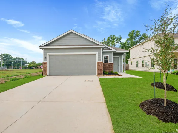 621 Kulpa Cross, Seguin, TX 78155