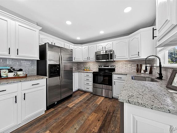 5th image of 1130 Lees Ln
