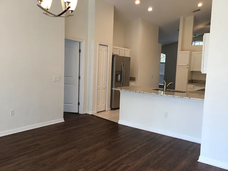 715 Somerstone Dr — Photo 4
