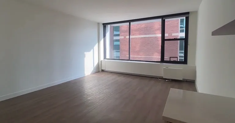 14 W Chestnut St — Photo 2
