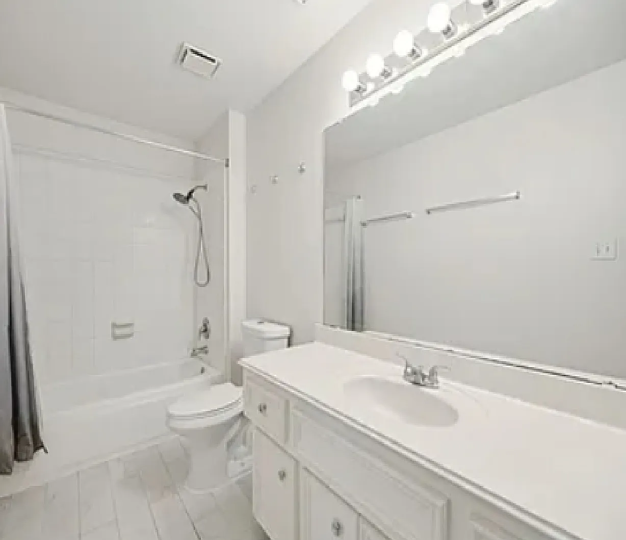 4 bed, 4488 sqft, $4,500 — Photo 2