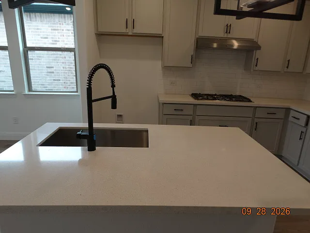 4 bed, 1932 sqft, $2,350 — Photo 3