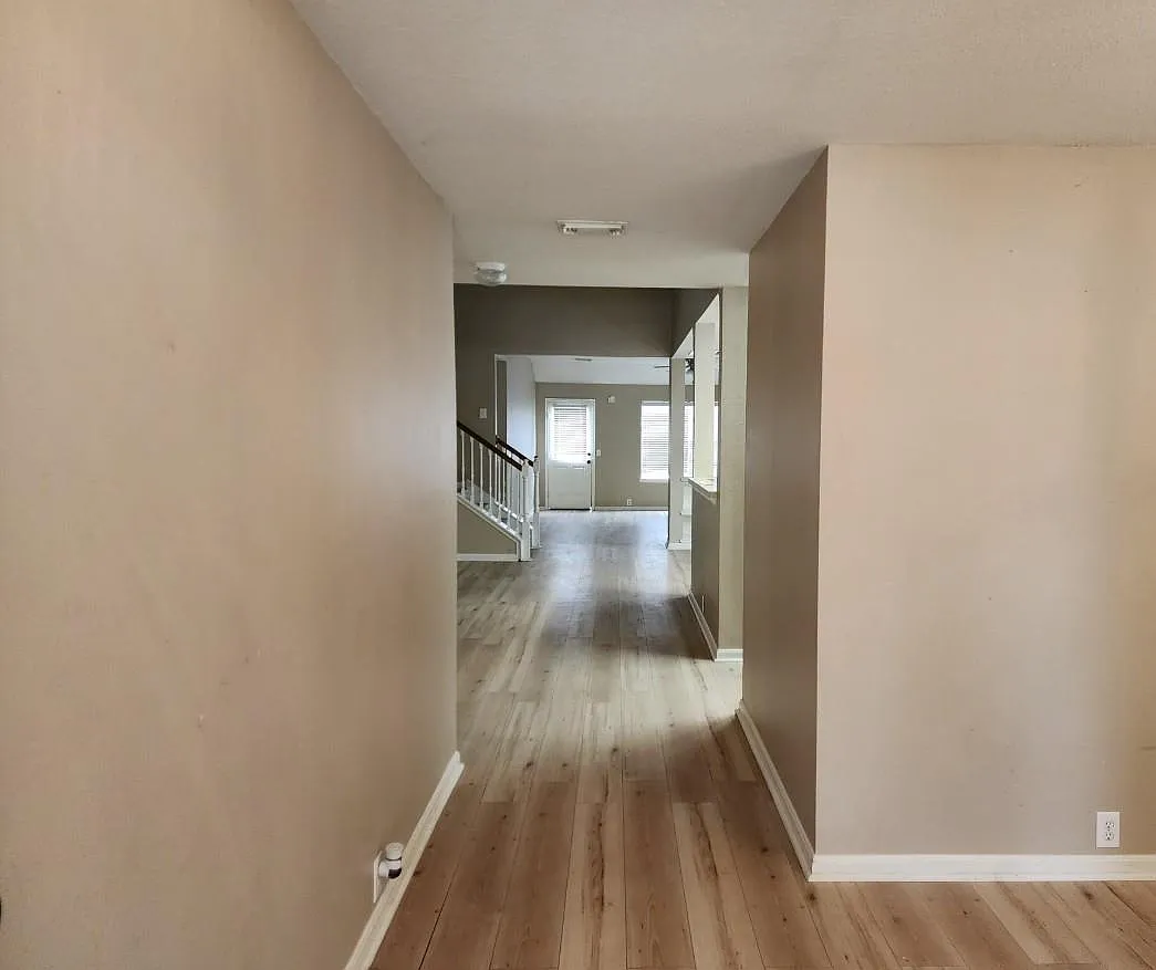 4 bed, 2.5 bath, 3000 sqft, $2,850 — Photo 2