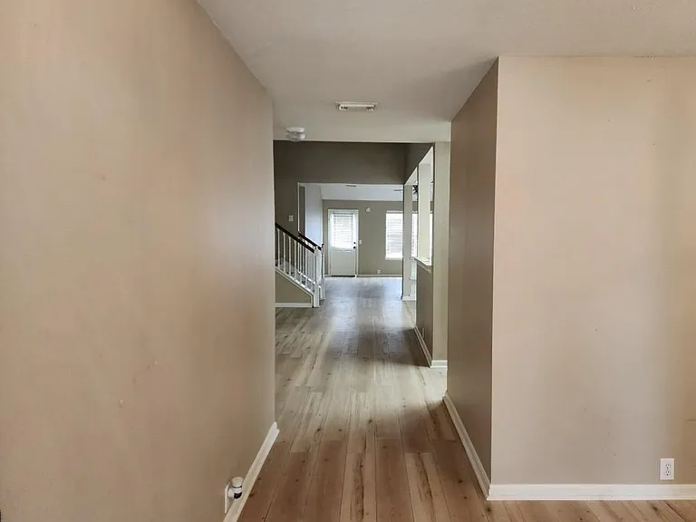 2725 Foster Hill Dr — Photo 2