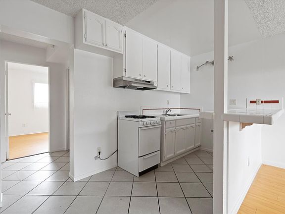 5th image of 3819 Stockbridge Ave #7