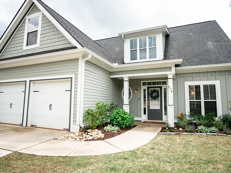 554 Edgewood Dr — Photo 1