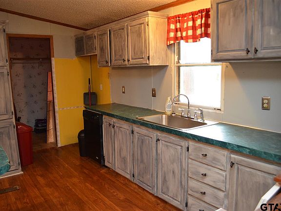 4th image of 5820 Texas St #19