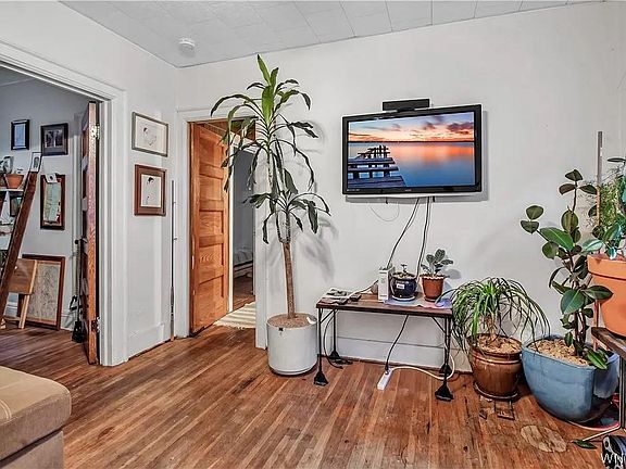 2nd image of 865 Richmond Ave