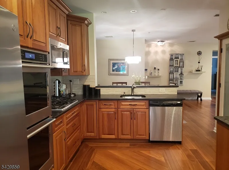2 bed, 1738 sqft, $3,900 — Photo 3