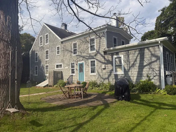 6 Hand Ln, Amagansett, NY 11930