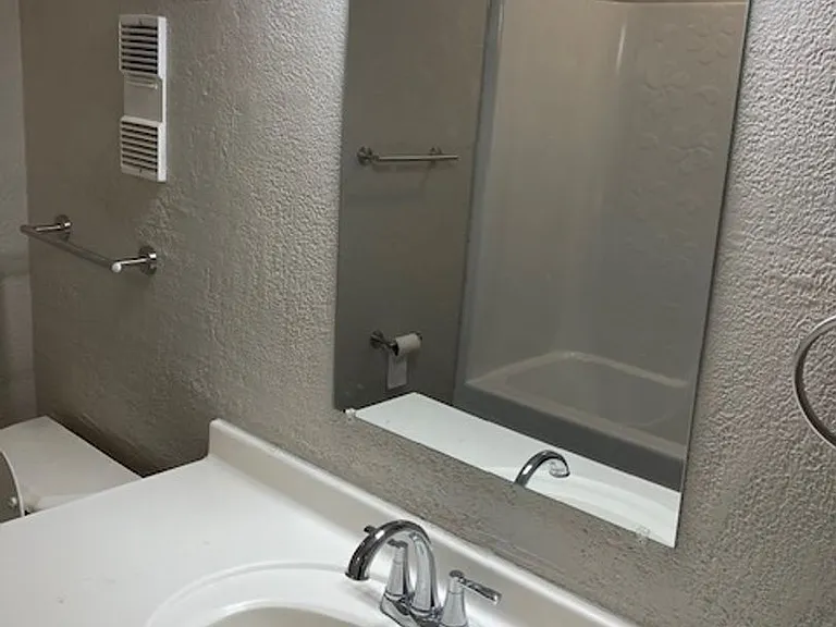 Hollow Hills Apartments — Photo 84