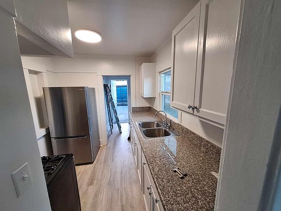 4th image of 1355 N Alvarado St