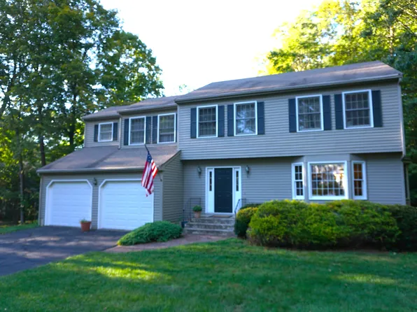 24 Green Woods Lane, Farmington, CT 06085