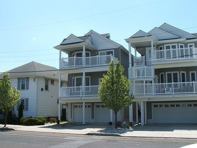 2nd image of 106 W Andrews Ave