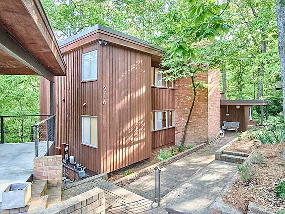 3rd image of 216 Glenhill Ln
