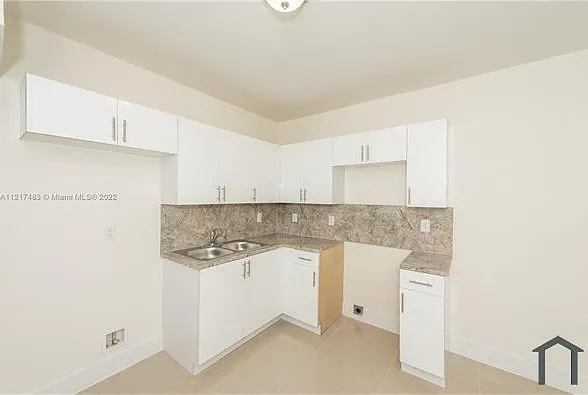 3 bed, $3,276 — Photo 3