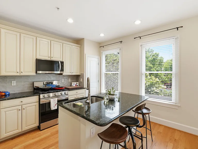 1358 S Carolina Ave SE — Photo 10