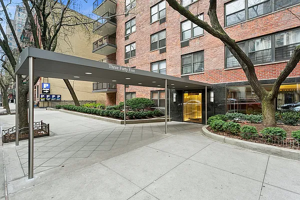 Sold by Compass | media 7