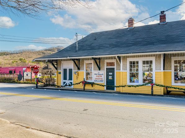 19 Tudor Way, Black Mountain, NC 28711