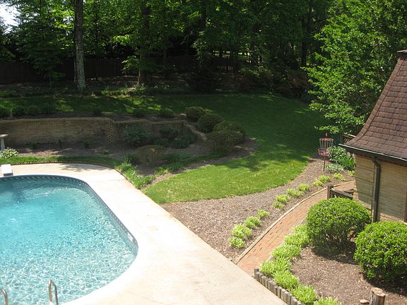 4th image of 735 10th Street Dr NW