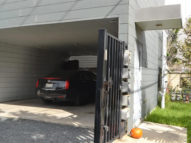 1316 Cleveland #A — Photo 32