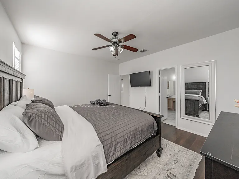 2304 Hickory Ct — Photo 47