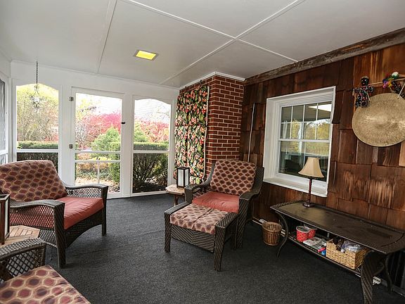 4th image of 9 Hanford Way