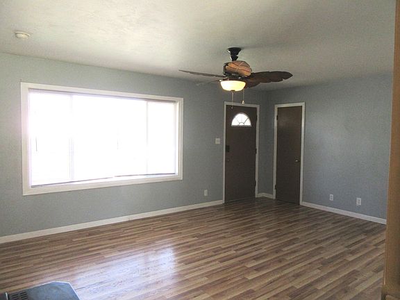 2nd image of 907 W 3rd St