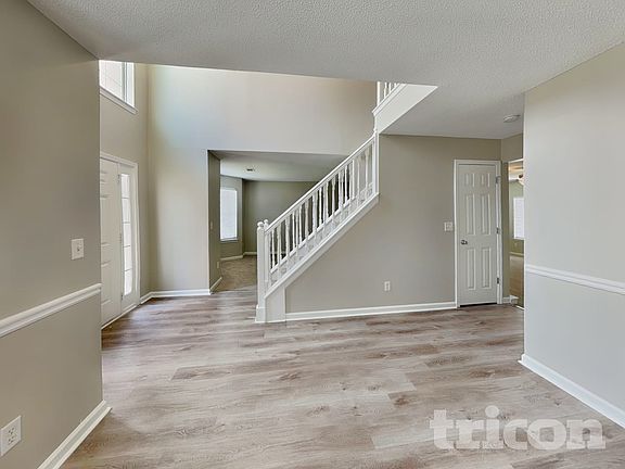 3rd image of 1005 Maris Ln
