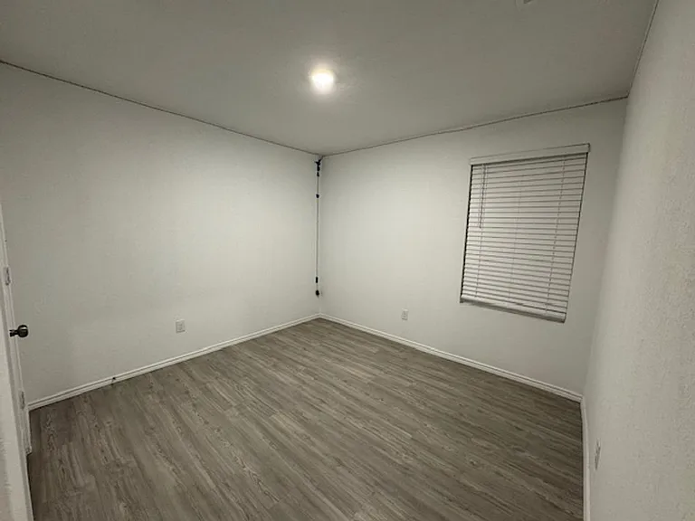 7010 Solar Rdg — Photo 23