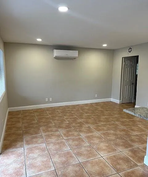 1440 Miami Rd #9 — Photo 9
