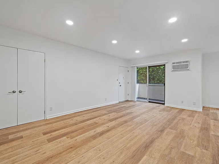 911 Havenhurst Drive (#840) — Photo 6
