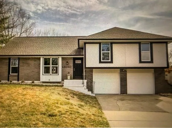 10101 NW Mirror Lake Ct, Kansas City, MO 64152