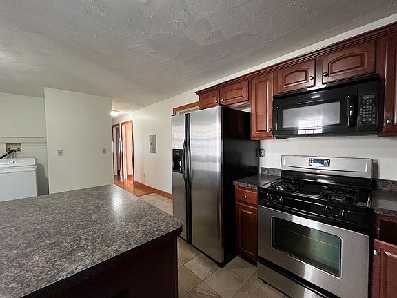 3rd image of 25 Greenman Ave #1