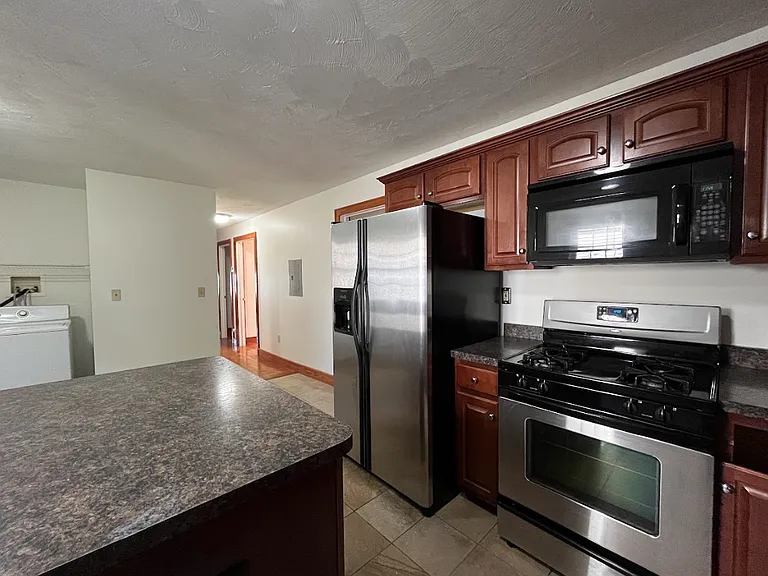 25 Greenman Ave #1 — Photo 3