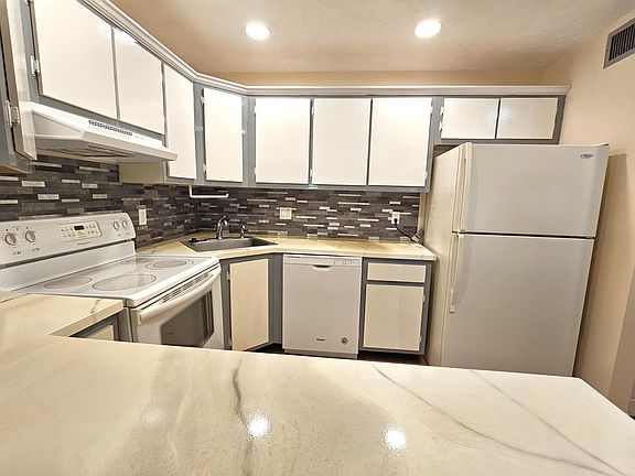 4th image of 526 Shady Pine Way #B2