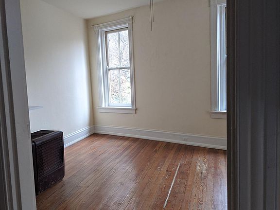 3rd image of 102 W Clifton Ave APT 6