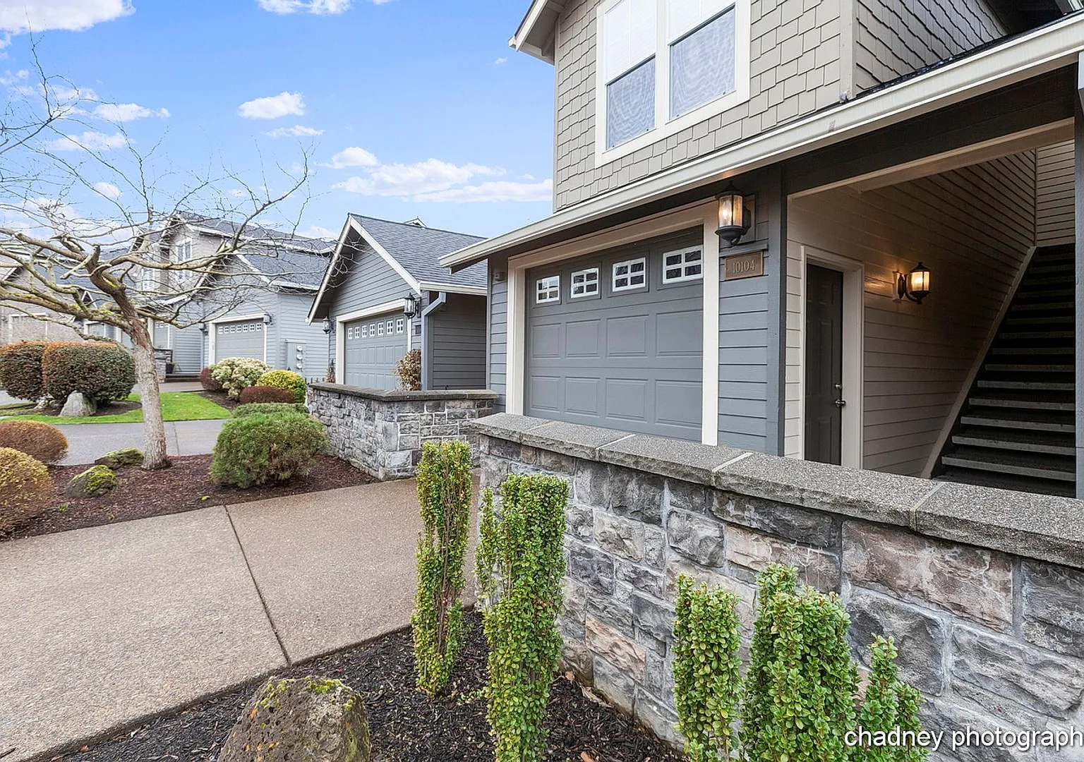 Exceptional Condition! Gated Community, Garage, Pool & Community Room. High end finishes ! — Photo 2