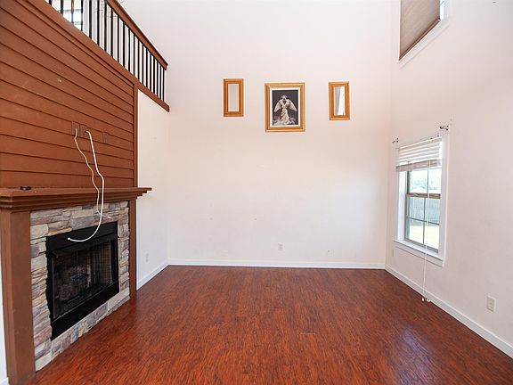 5th image of 140 Manor House Ln