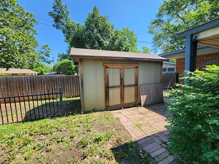 7814 W Quail Ln — Photo 12