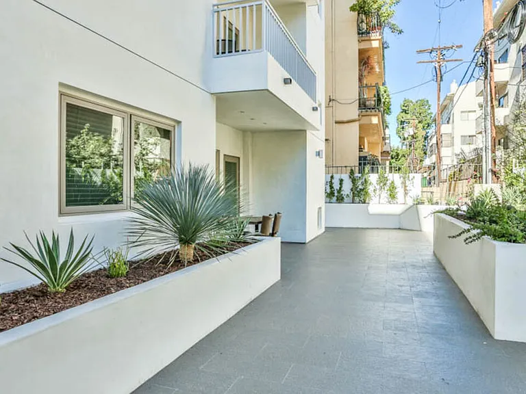 1424 S Bentley Ave #101 — Photo 15