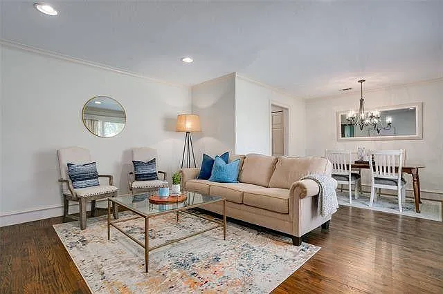 3704 Seguin Dr — Photo 1