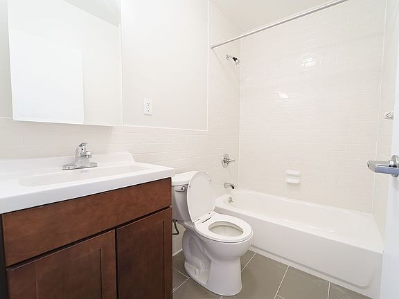 5th image of 55 Carlton Ave #3B