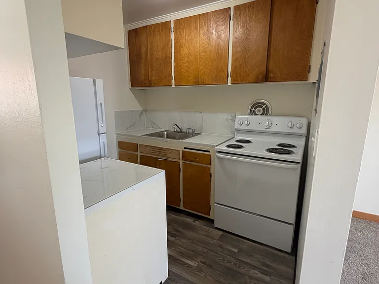 4122 11th Ave NE #302 — Photo 2