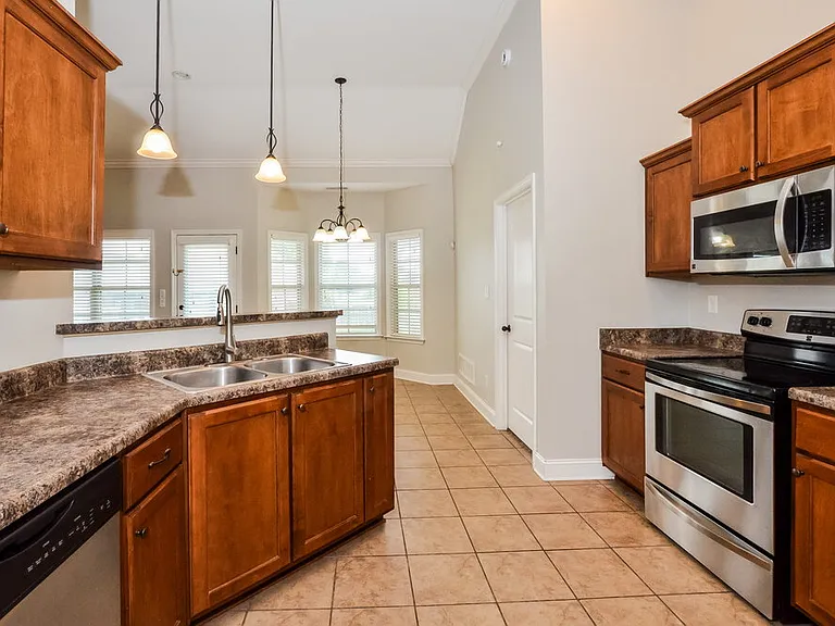 2647 Champion Hills Dr — Photo 11