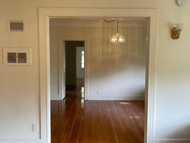 324 S Coronado St — Photo 13