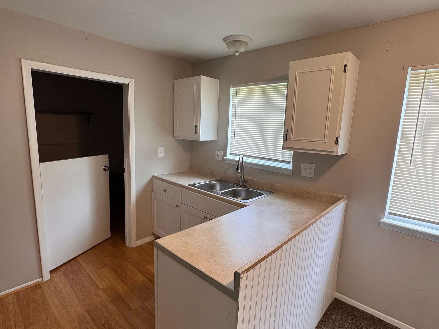 3 bed, 1034 sqft, $1,670 — Photo 4