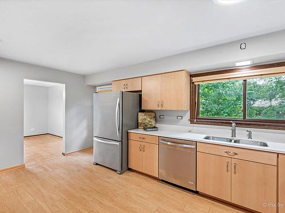 5th image of 27W169 Sunnyside Ave