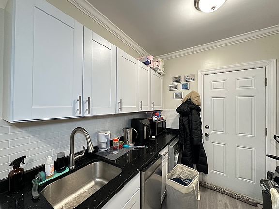 4th image of 3819.5 N Greenview Ave #W2