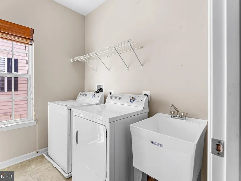 3218 Vogel Rd — Photo 23
